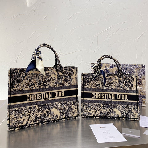 Embroidered shopping bag
